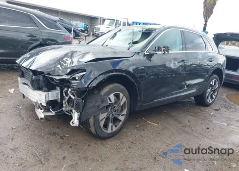 2021 Audi E-Tron Premium Quattro z USA, uszkodzony, nr VIN WA1AAAGE9MB033608